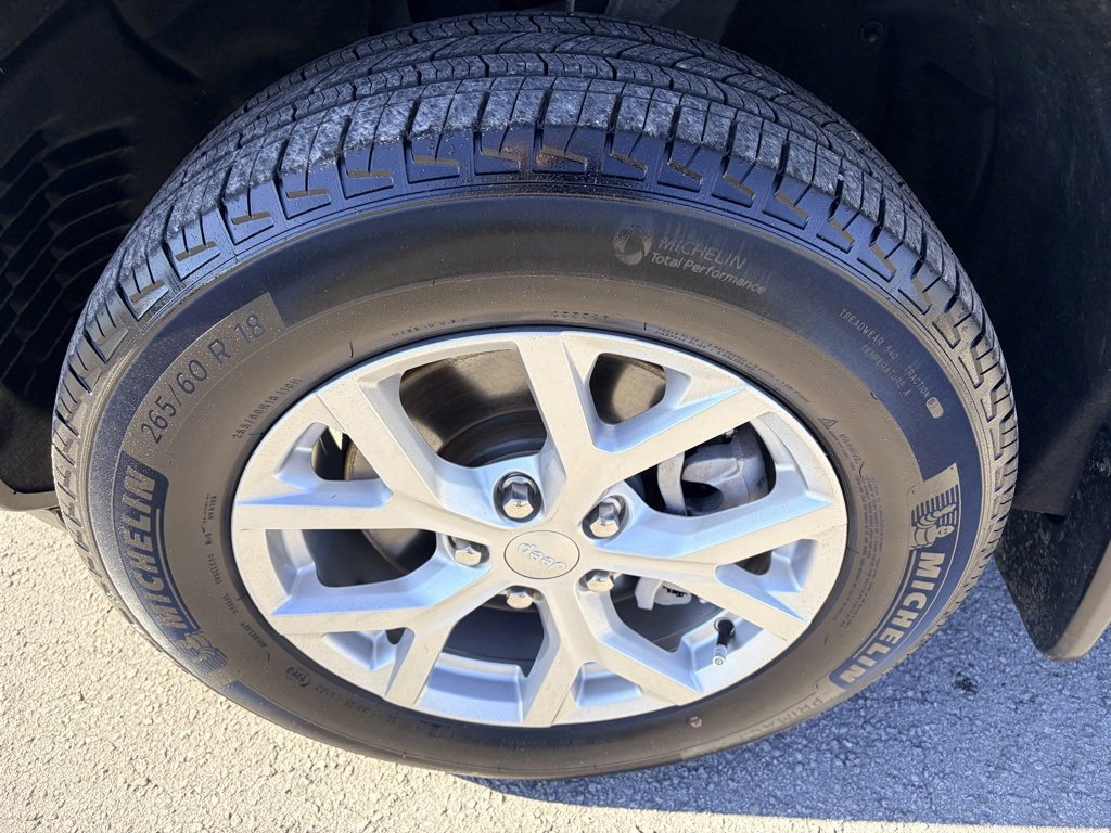 Used 2024 Jeep Grand Cherokee L Limited w/ MOPAR Finishing Package image 34