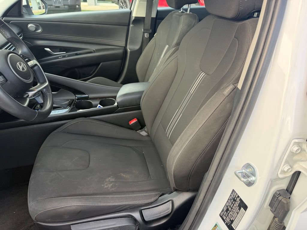 Used 2025 Hyundai Elantra SEL FWD image 10