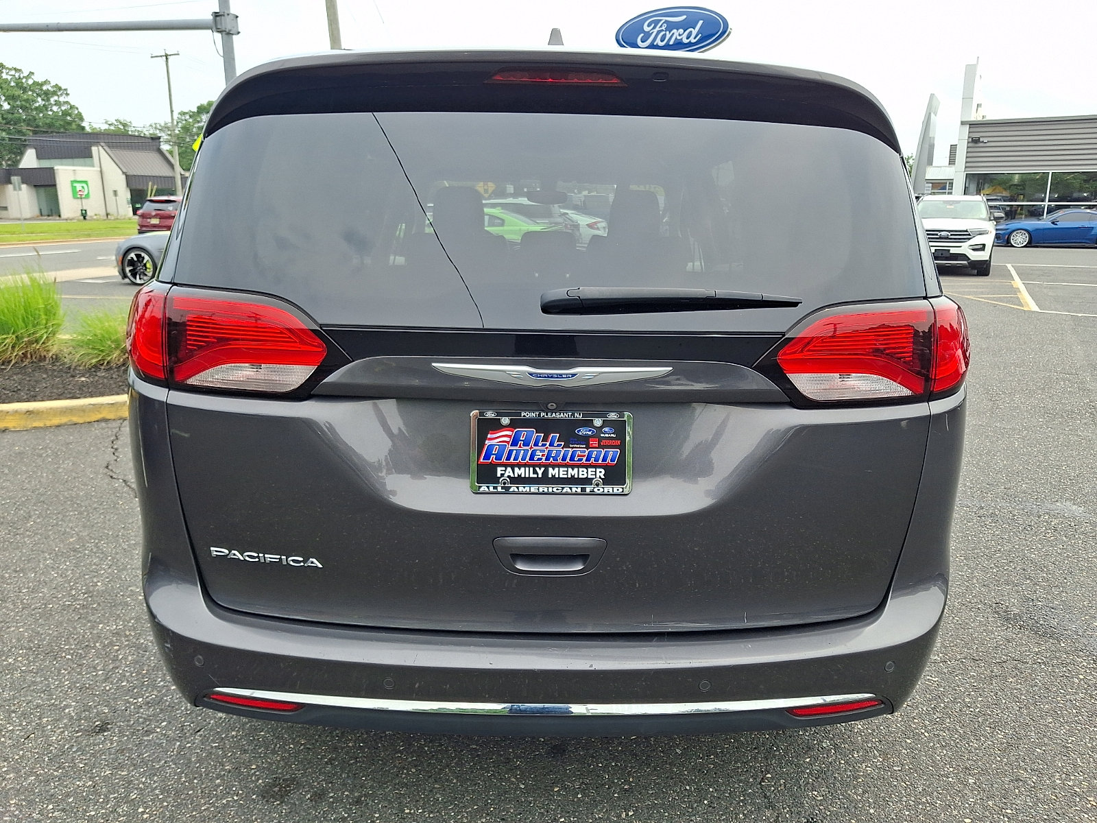 Used 2019 Chrysler Pacifica Touring-L FWD image 9
