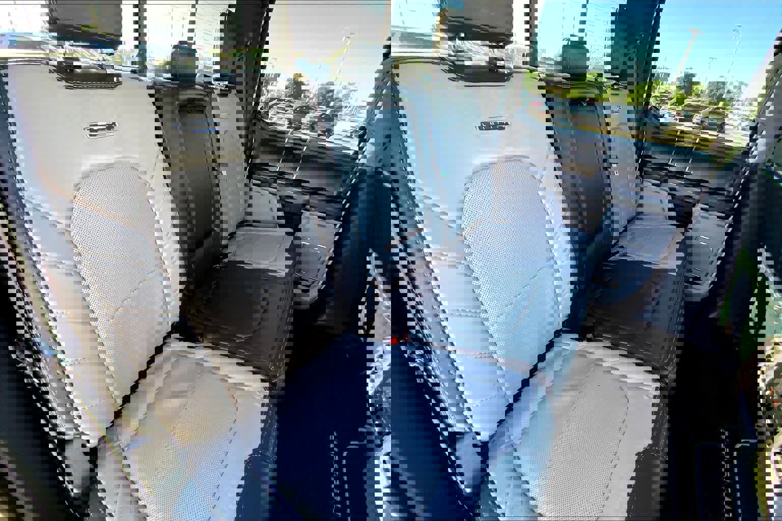 Certified 2022 Ford F250 Limited w/ FX4 Off-Road Package image 18