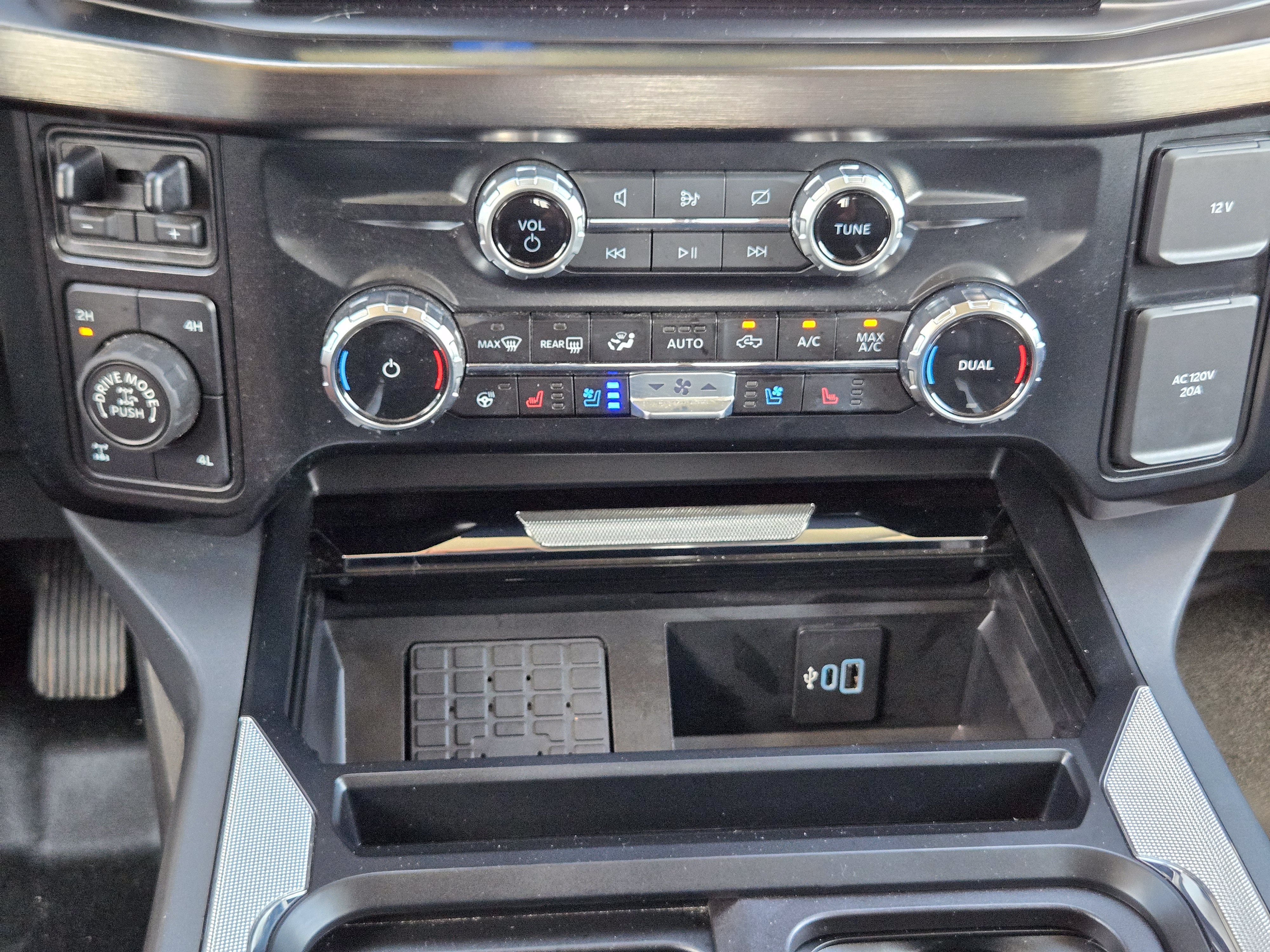 Certified 2024 Ford F250 Lariat w/ Lariat Ultimate Package AWD/4WD image 20