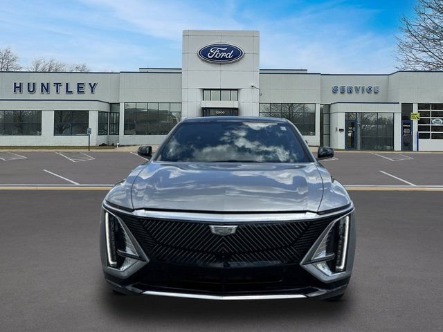 Used 2024 Cadillac Lyriq Luxury AWD/4WD image 2