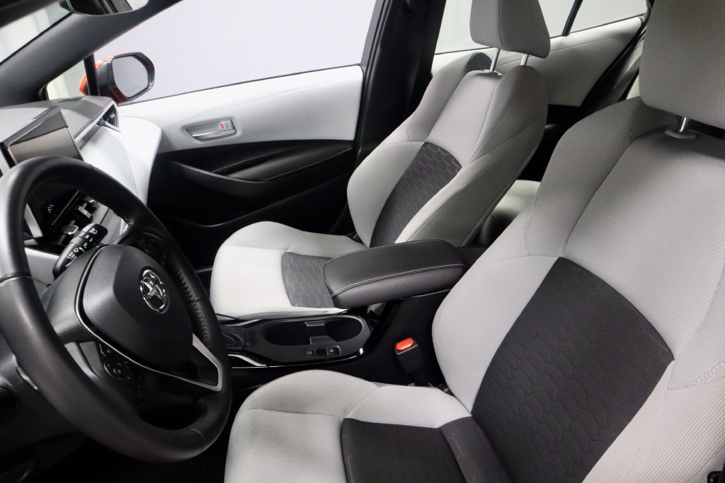 Used 2025 Toyota Corolla SE w/ SE Package FWD image 21