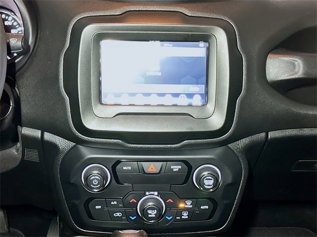 Used 2018 Jeep Renegade Latitude image 12