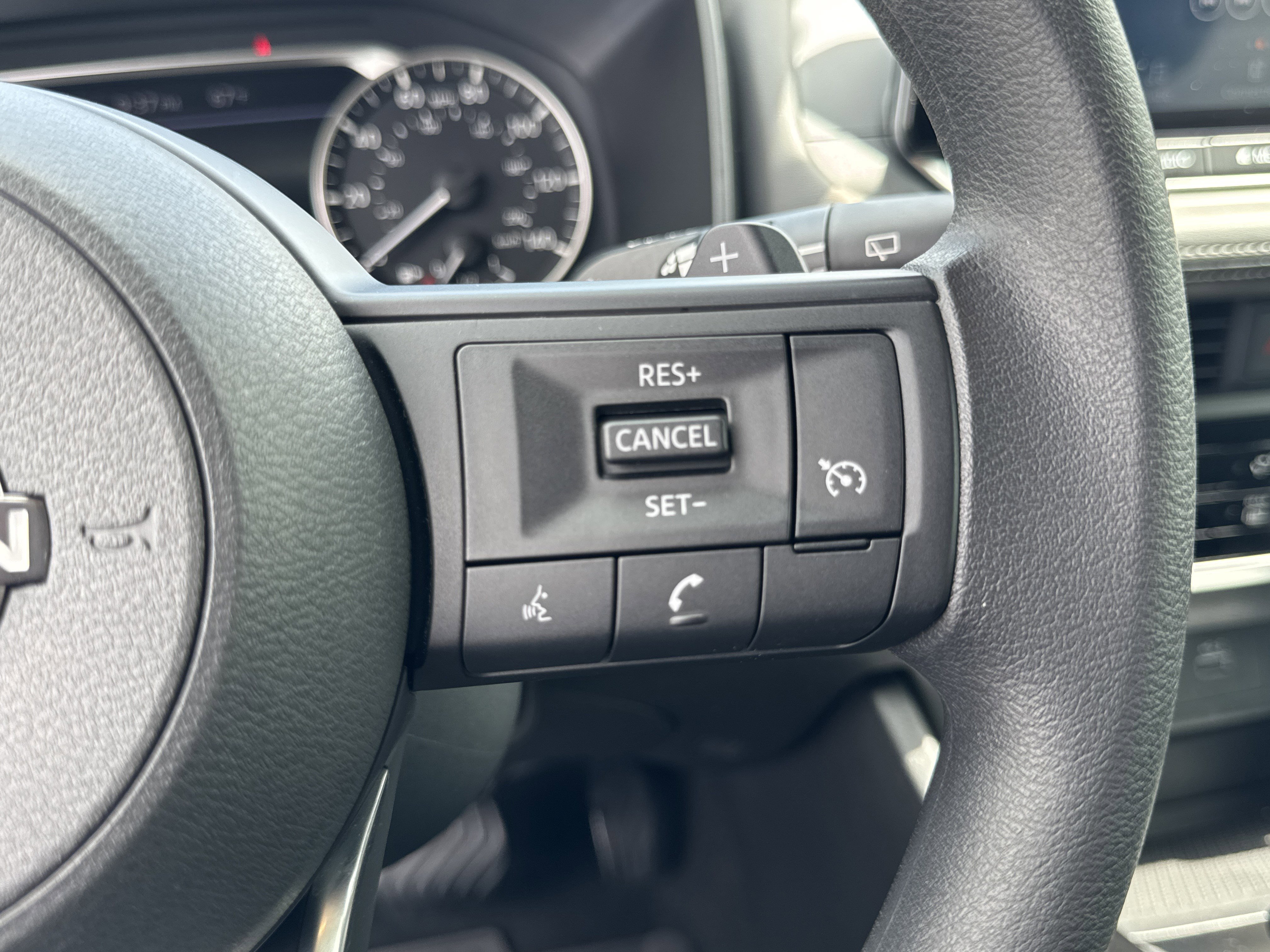 Used 2023 Nissan Rogue S FWD image 32
