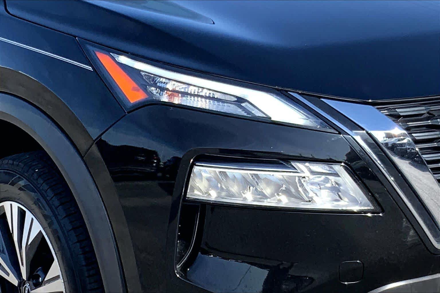 Used 2022 Nissan Rogue SV w/ SV Premium Package FWD image 25