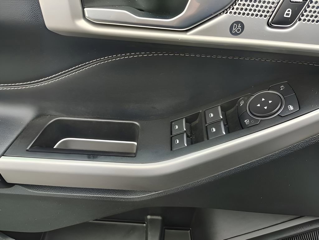 Certified 2022 Ford Explorer XLT w/ Equipment Group 202A image 10