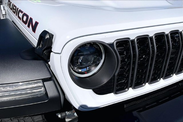 Used 2024 Jeep Wrangler Unlimited Rubicon w/ Technology Group AWD/4WD image 32