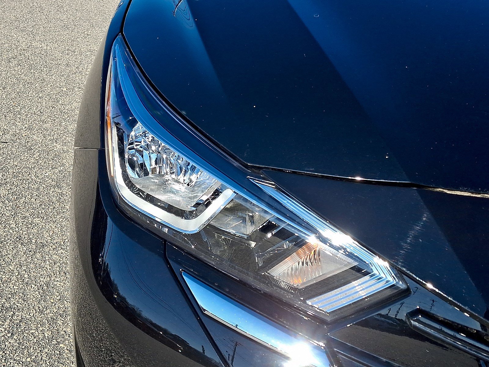 Used 2024 Nissan Versa SV image 8