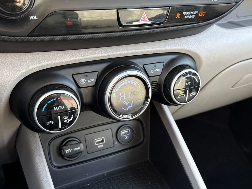 Used 2020 Hyundai Venue SEL image 22