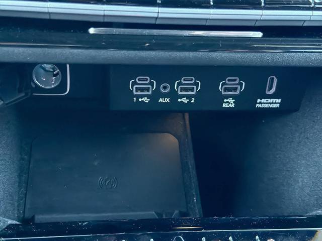 Used 2022 Jeep Wagoneer Series III w/ Rear Seat Video Group 1 AWD/4WD image 32