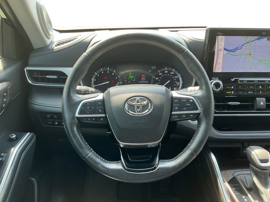 Used 2021 Toyota Highlander Platinum FWD image 18