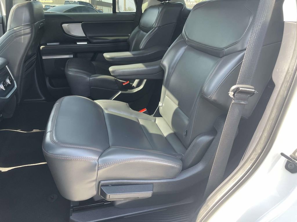 Certified 2025 Ford Expedition Active AWD/4WD image 21