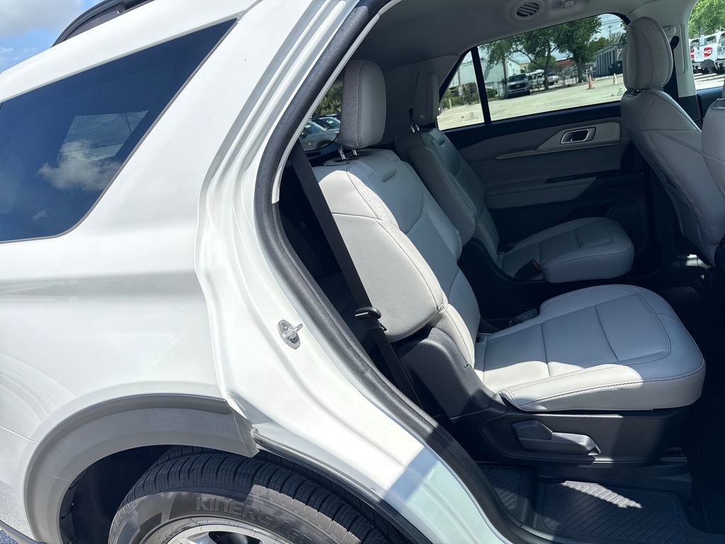 Certified 2025 Ford Explorer Active w/ Active Comfort Package image 27