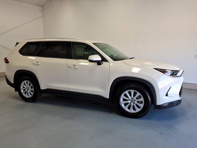 Used 2024 Toyota Grand Highlander FWD image 2