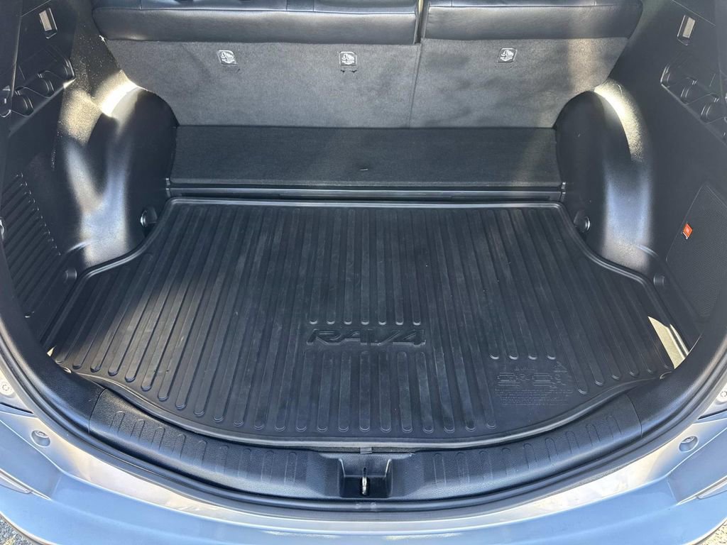 Used 2018 Toyota RAV4 SE w/ Advanced Technology Package image 25