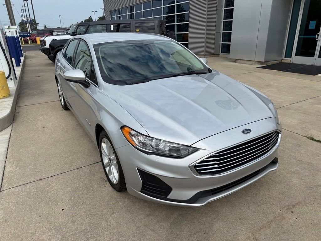 Certified 2019 Ford Fusion SE FWD image 3
