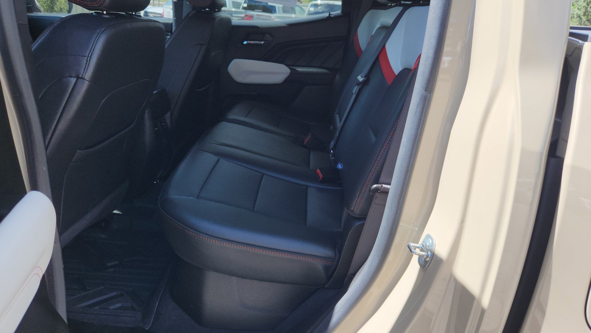 Used 2024 GMC Canyon AT4X AWD/4WD image 21