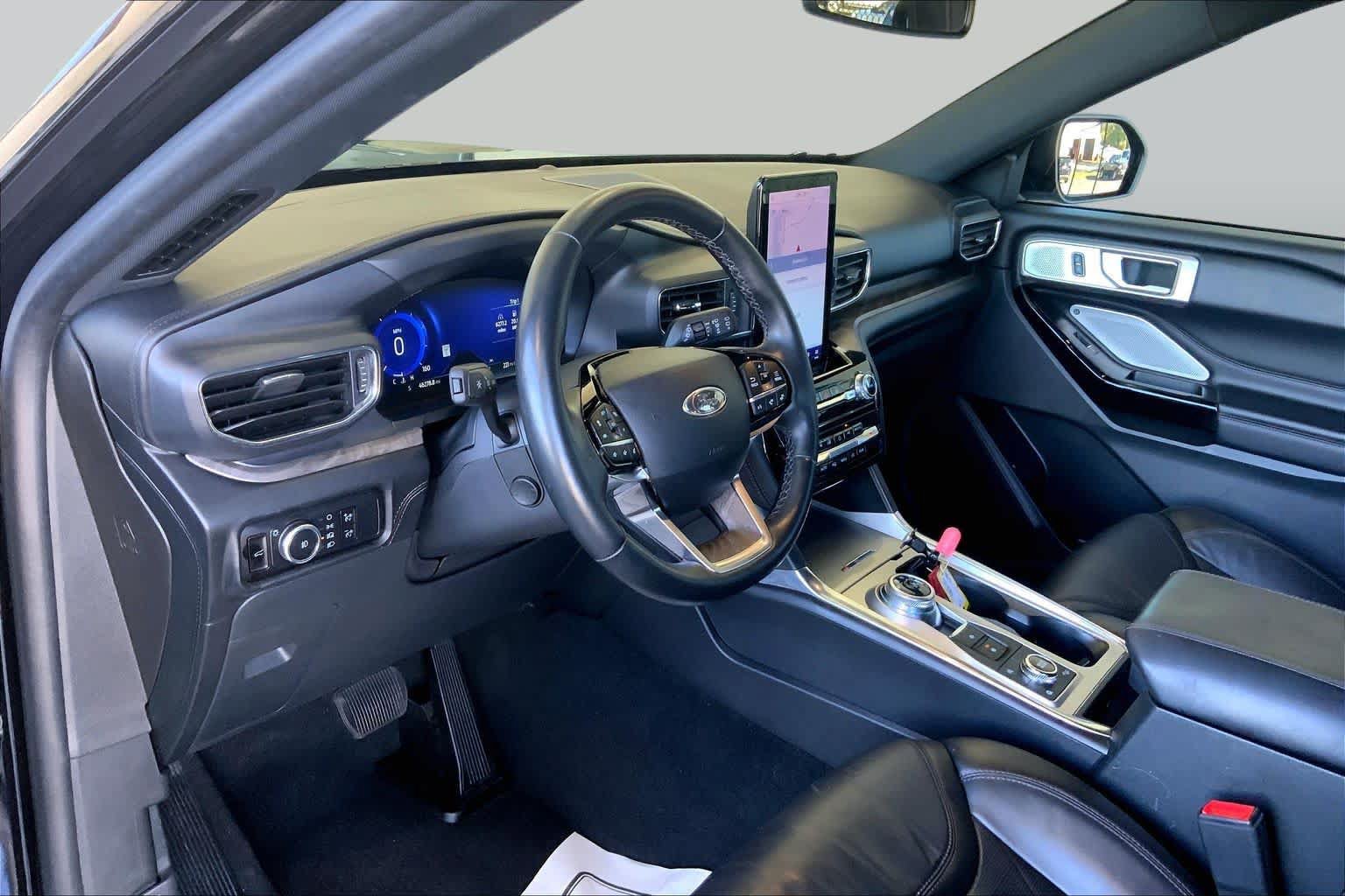 Certified 2023 Ford Explorer Platinum w/ Technology Package AWD/4WD image 18