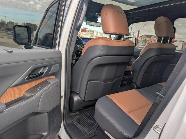 Used 2024 Lexus GX 550 image 18