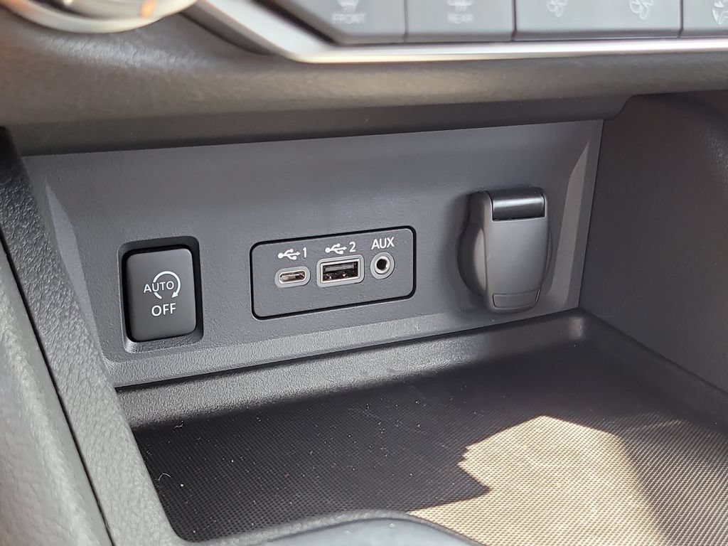 Used 2025 Nissan Sentra SR FWD image 22