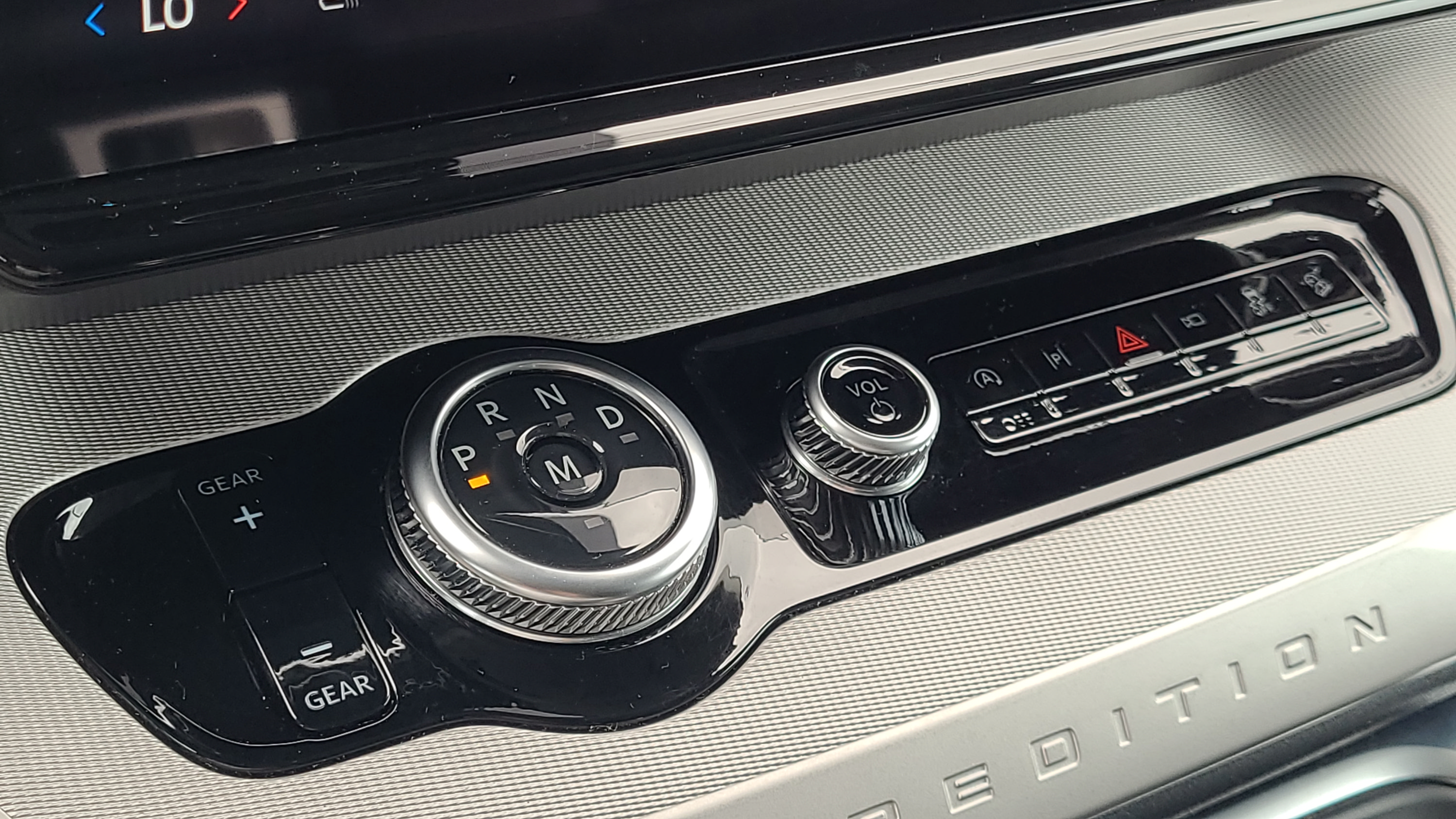 Certified 2025 Ford Expedition Active AWD/4WD image 23