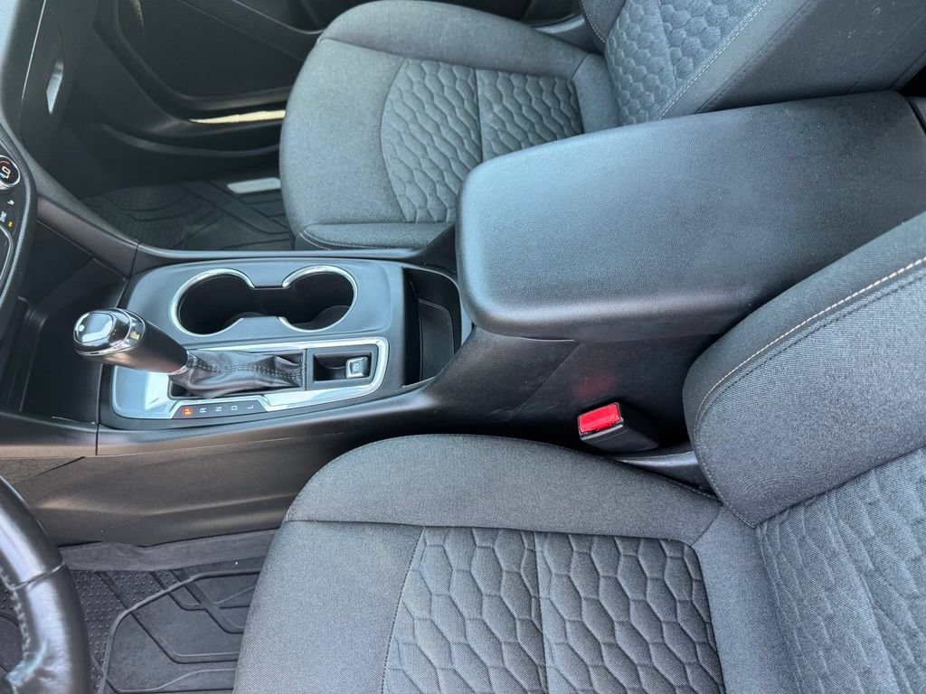 Used 2019 Chevrolet Equinox LT w/ Driver Convenience Package FWD image 16