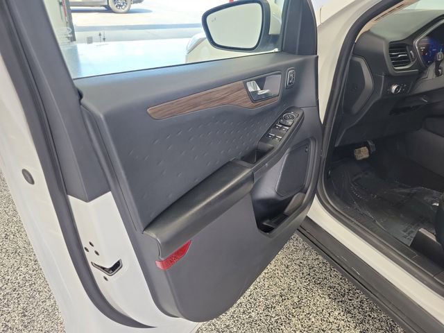 Certified 2020 Ford Escape Titanium AWD/4WD image 6