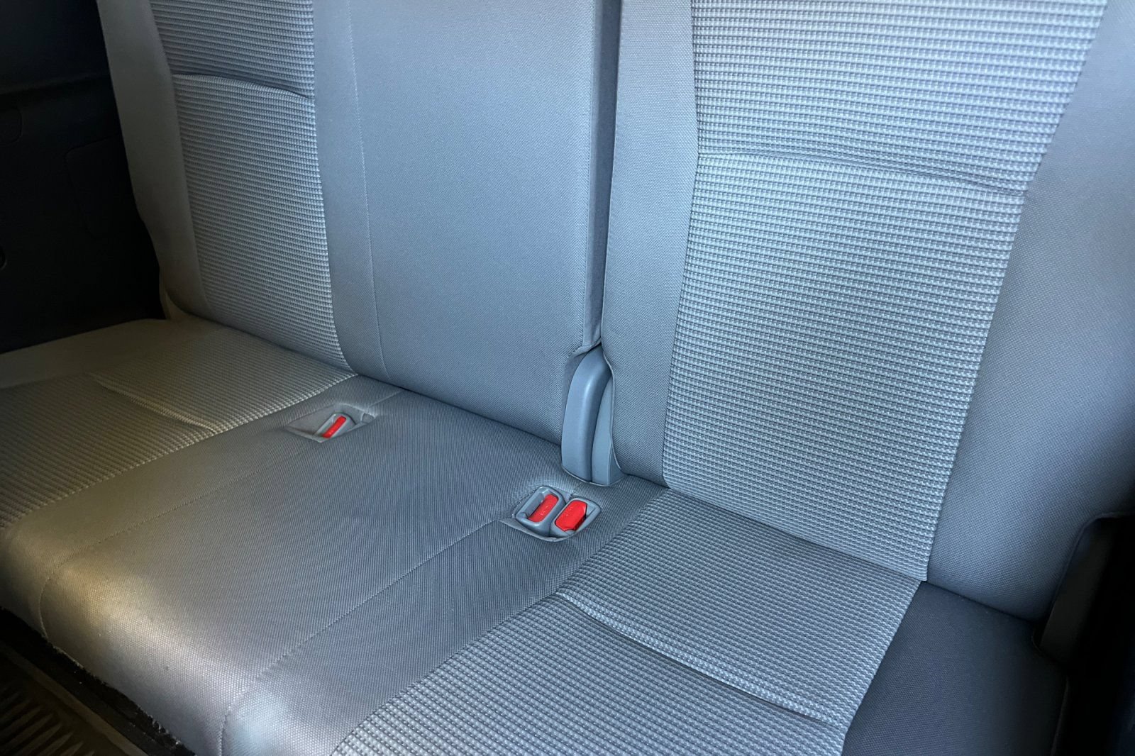 Used 2022 Toyota Highlander LE FWD image 18