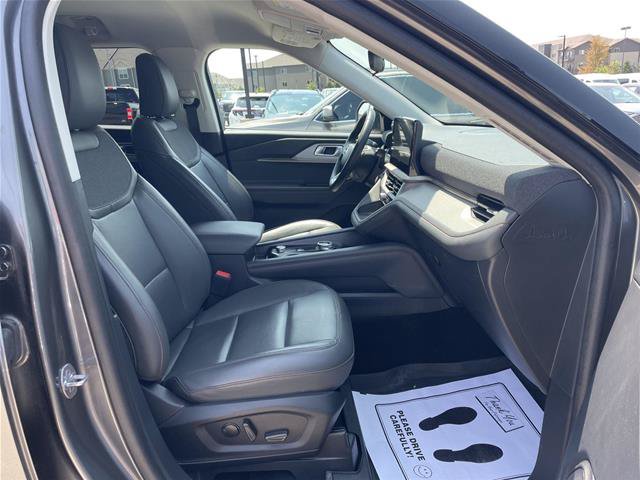 Certified 2025 Ford Explorer Active w/ Active Comfort Package AWD/4WD image 19