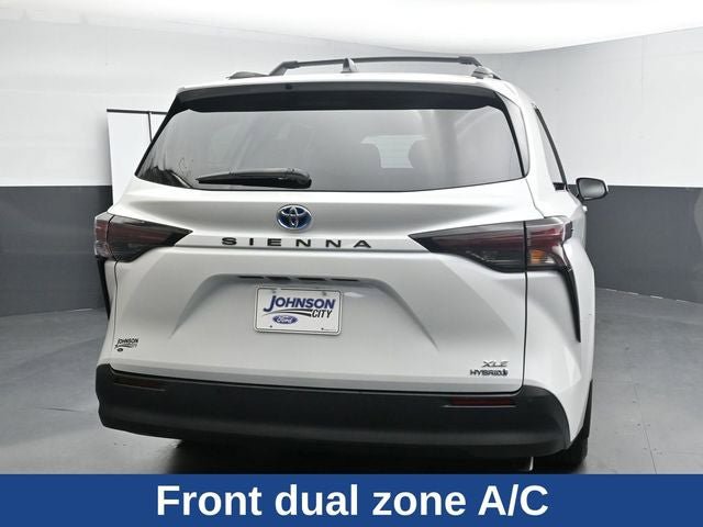 Used 2024 Toyota Sienna XLE FWD image 12