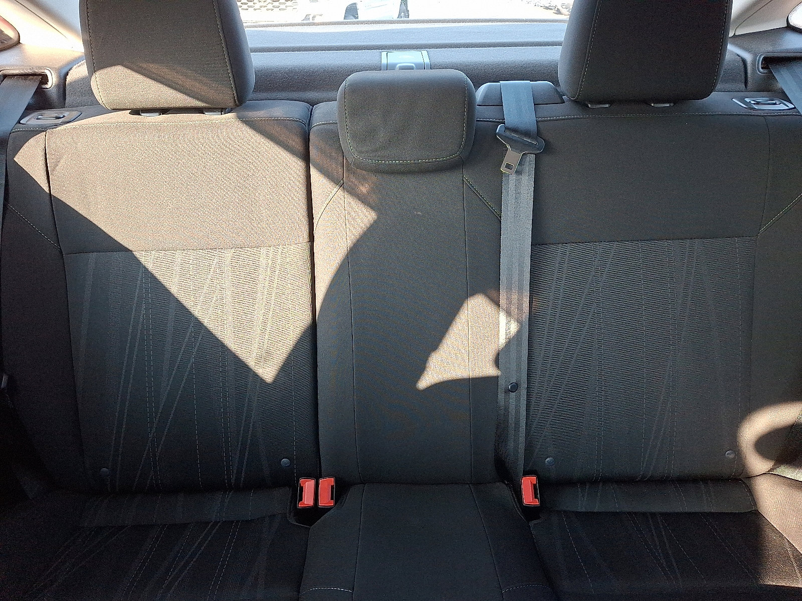 Certified 2018 Ford Focus SE w/ SE Appearance Package image 19