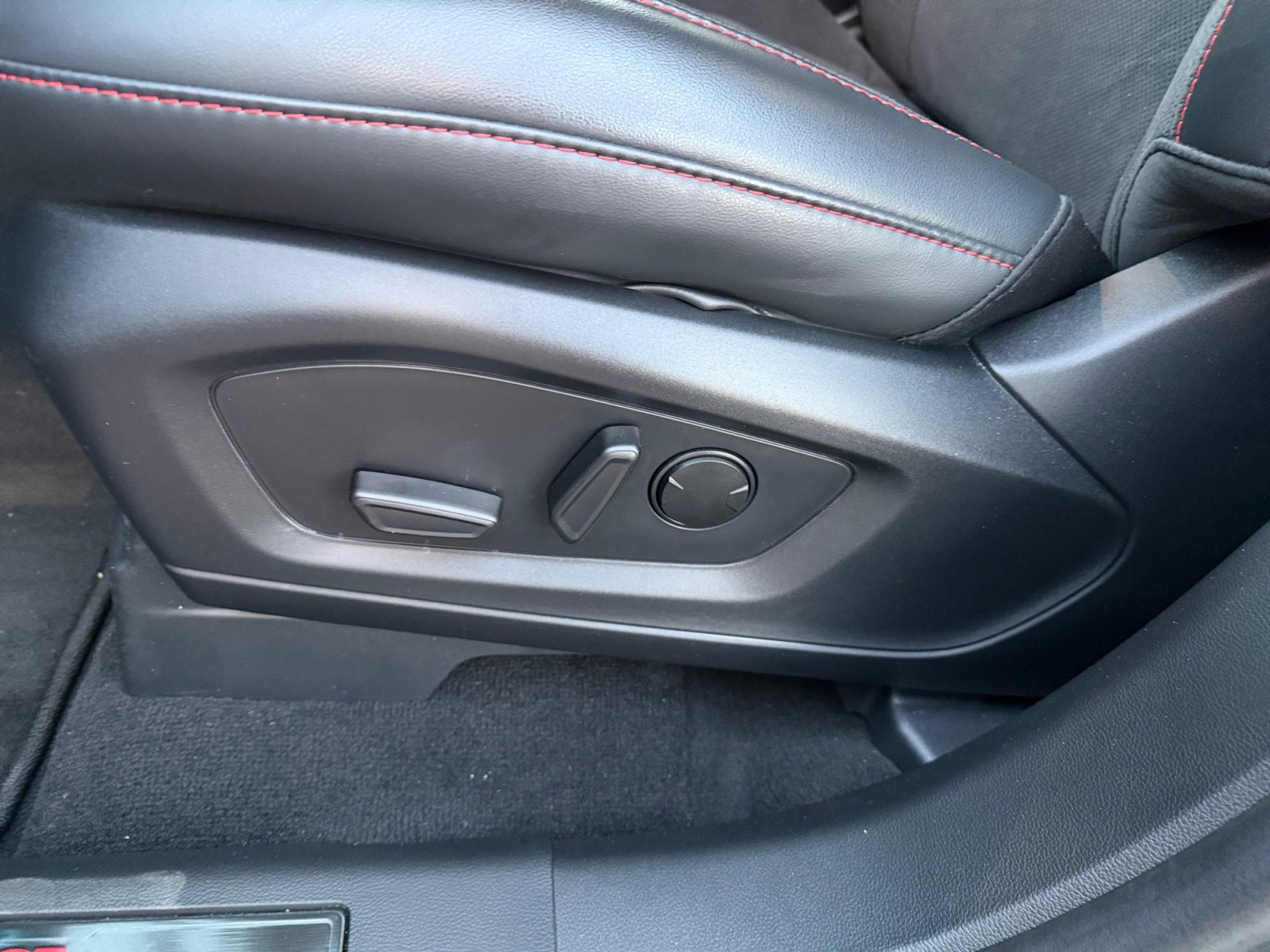 Certified 2025 Ford Explorer ST AWD/4WD image 14