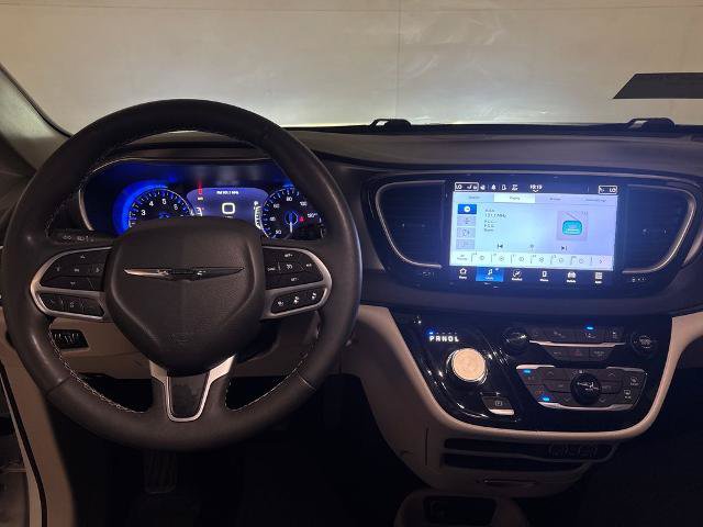 Used 2024 Chrysler Pacifica Touring-L FWD image 8