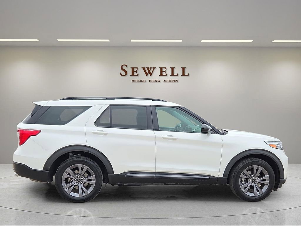 Certified 2023 Ford Explorer XLT w/ Equipment Group 202A AWD/4WD image 5