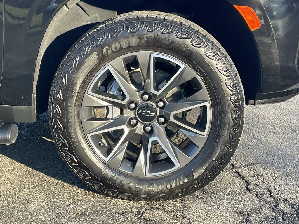 Used 2024 Chevrolet Suburban Z71 w/ Luxury Package image 10