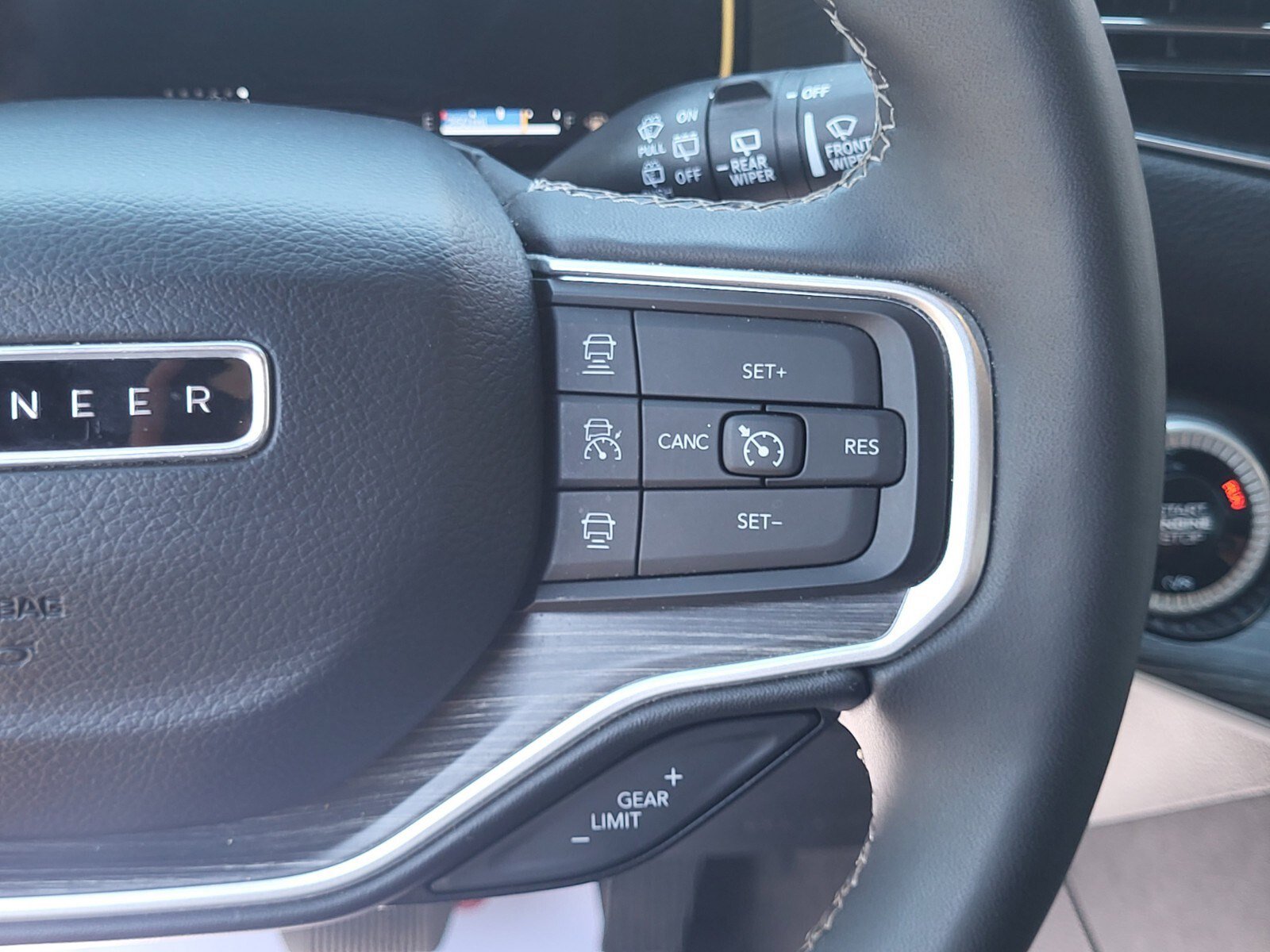 Used 2024 Jeep Wagoneer L Series II w/ Flexible Seating Group image 28