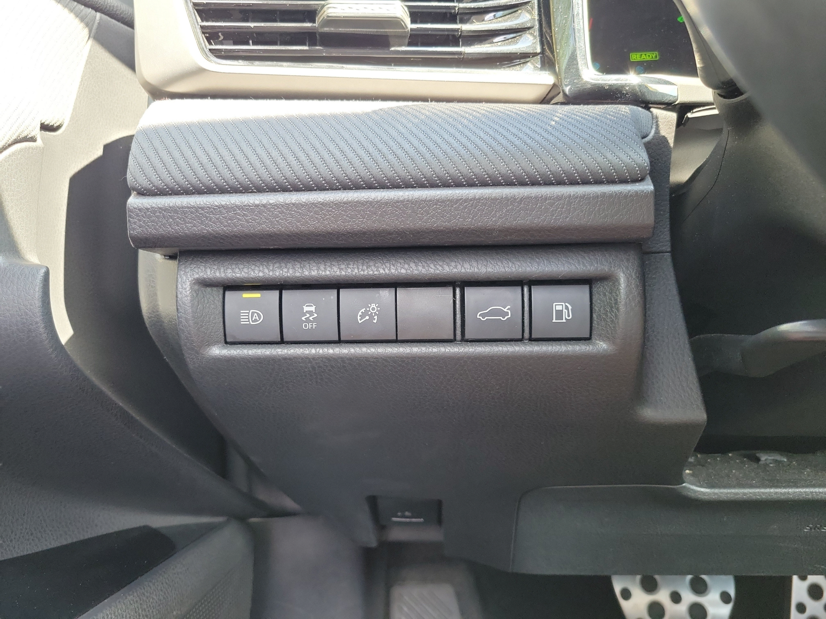 Used 2025 Toyota Camry SE FWD image 19