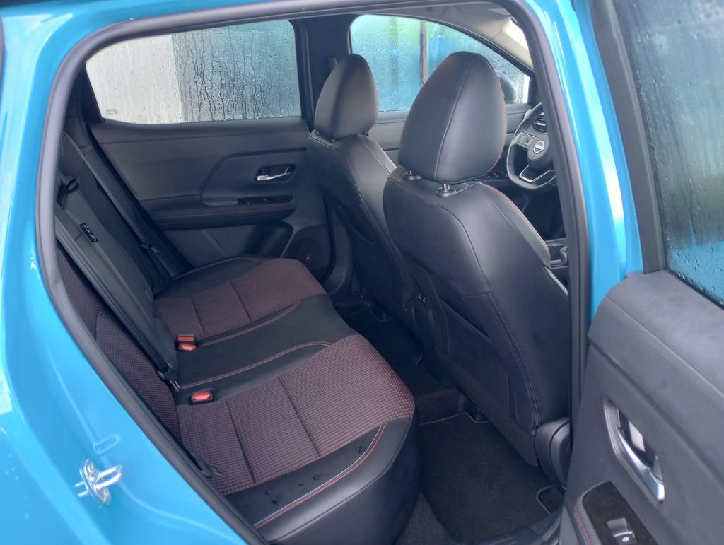 Used 2025 Nissan Kicks SR FWD image 12