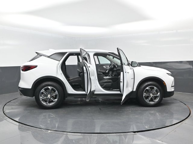 Used 2025 Chevrolet Blazer LT AWD/4WD image 27