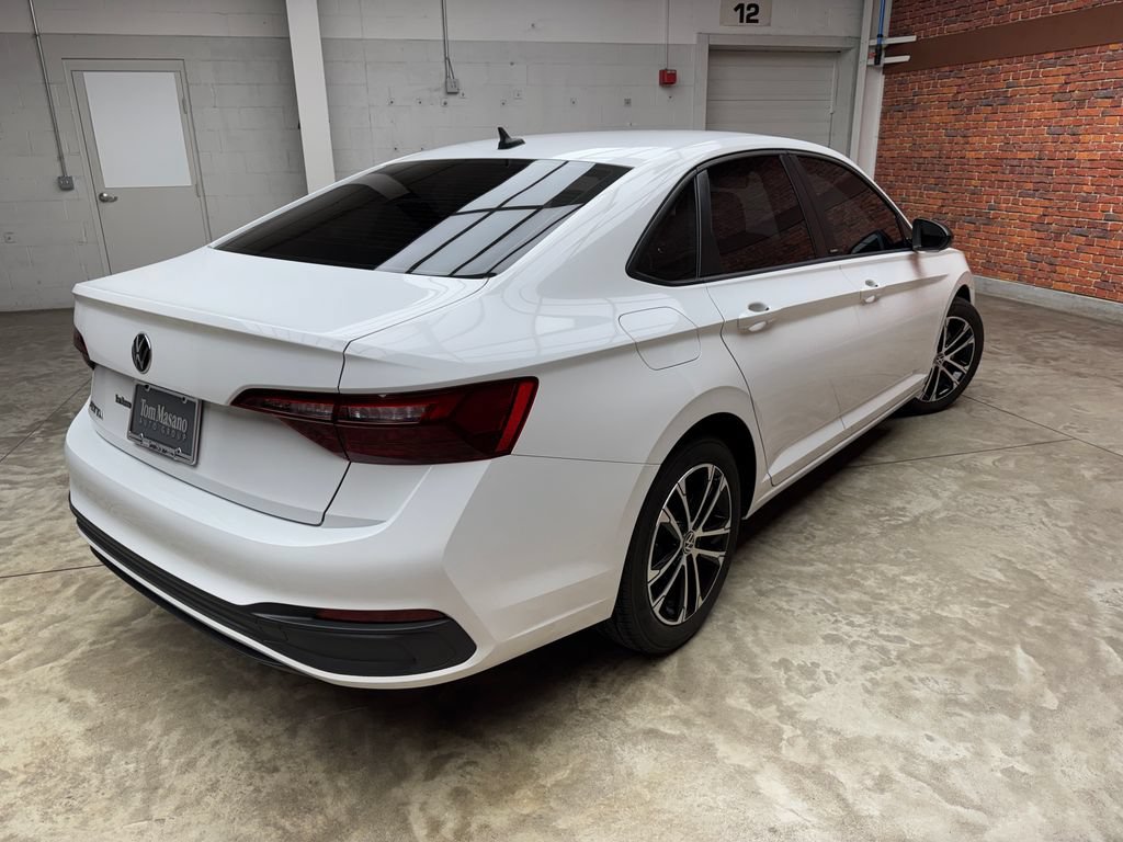 Used 2024 Volkswagen Jetta Sport FWD image 4