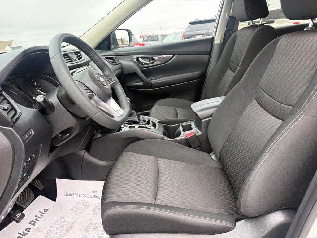 Used 2017 Nissan Rogue SV w/ SV Premium Package AWD/4WD image 28
