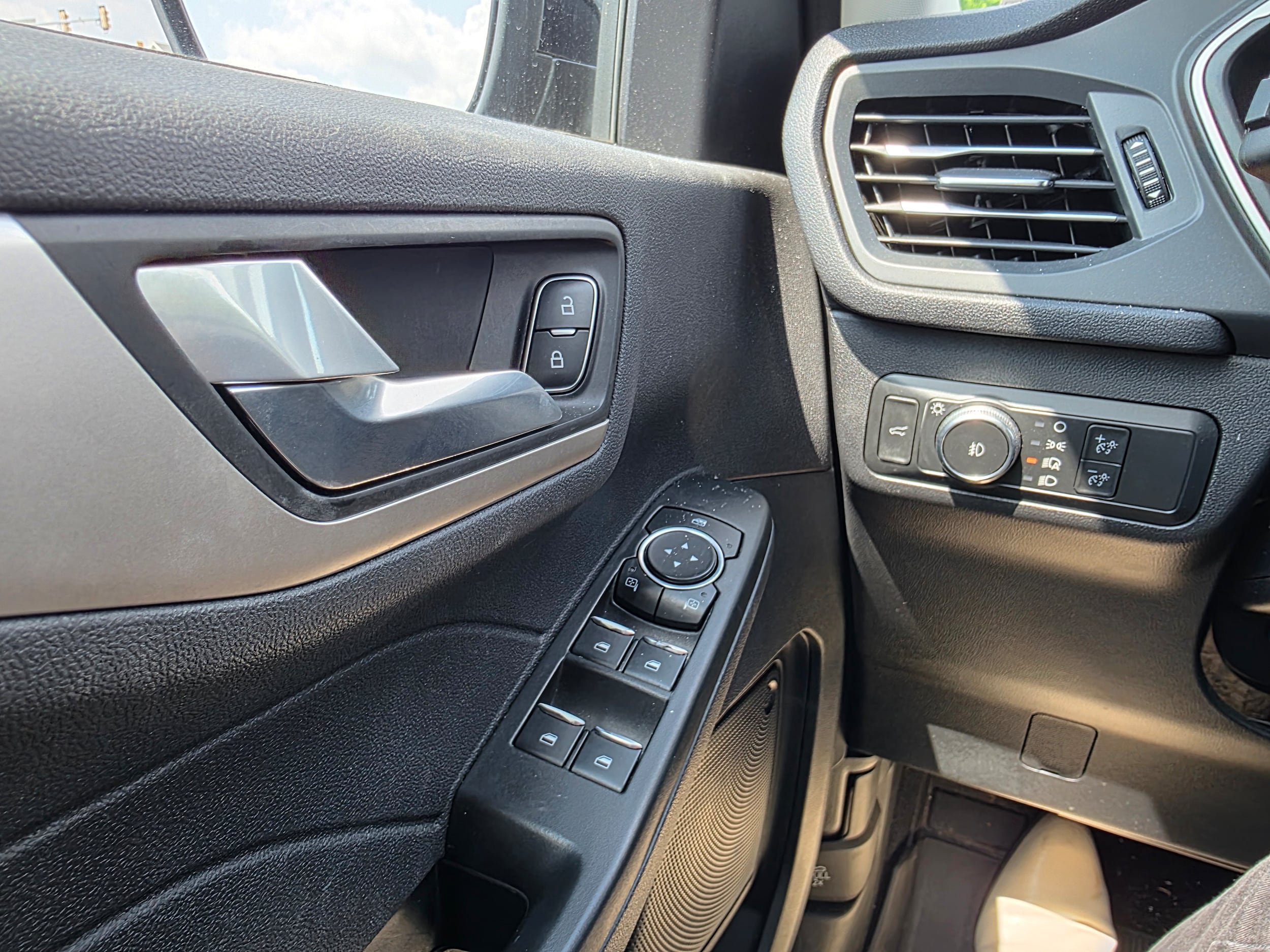 Certified 2022 Ford Escape SEL AWD/4WD image 17