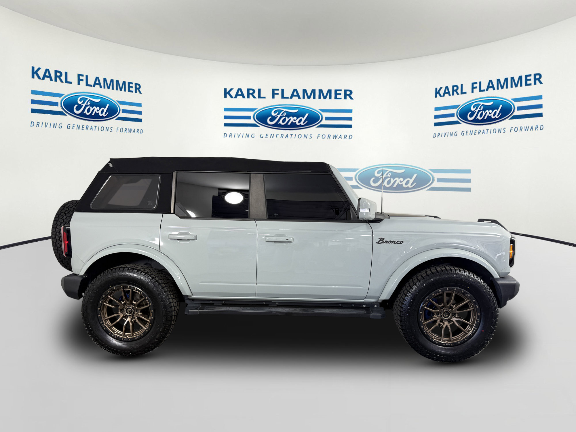 Certified 2023 Ford Bronco Outer Banks AWD/4WD image 2