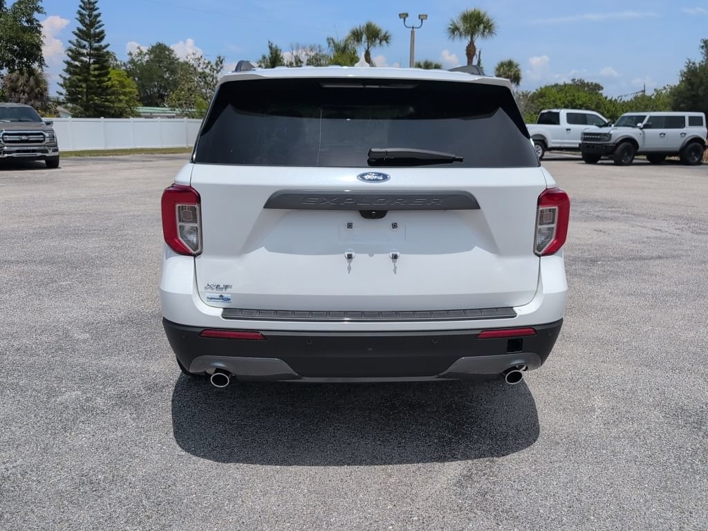 Certified 2023 Ford Explorer XLT w/ Equipment Group 202A RWD image 4