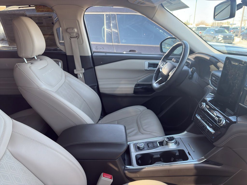 Certified 2022 Ford Explorer Platinum w/ Equipment Group 601A image 4