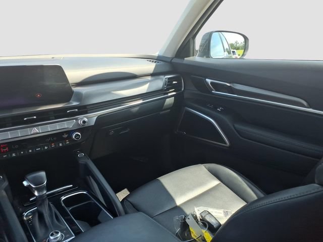 Used 2025 Kia Telluride S AWD/4WD image 13