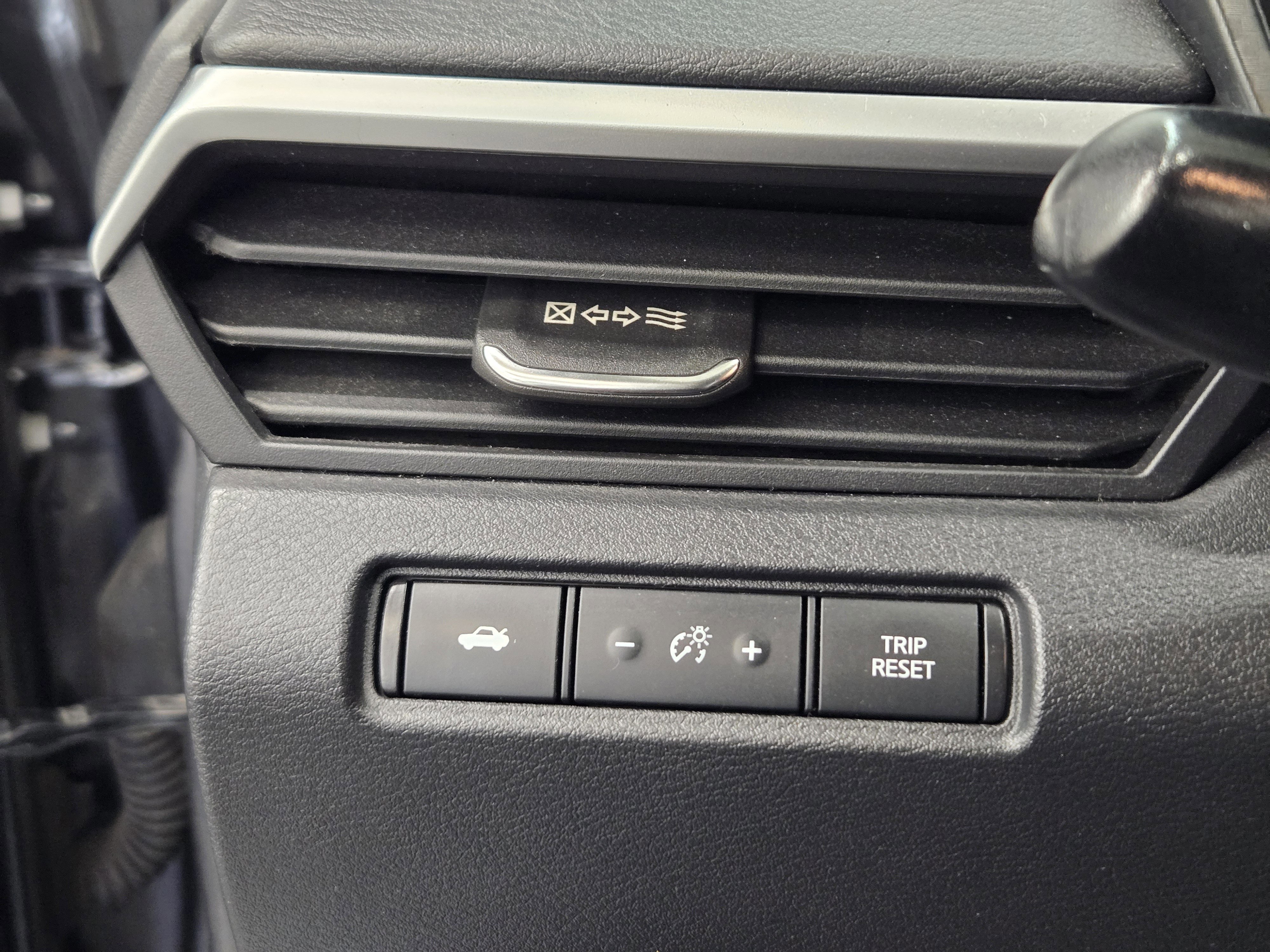 Used 2022 Nissan Altima 2.5 SR w/ Midnight Edition Package image 21