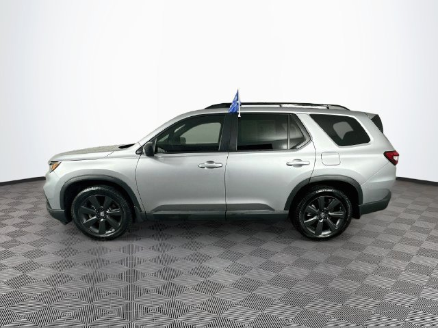 Used 2025 Honda Pilot Sport image 7