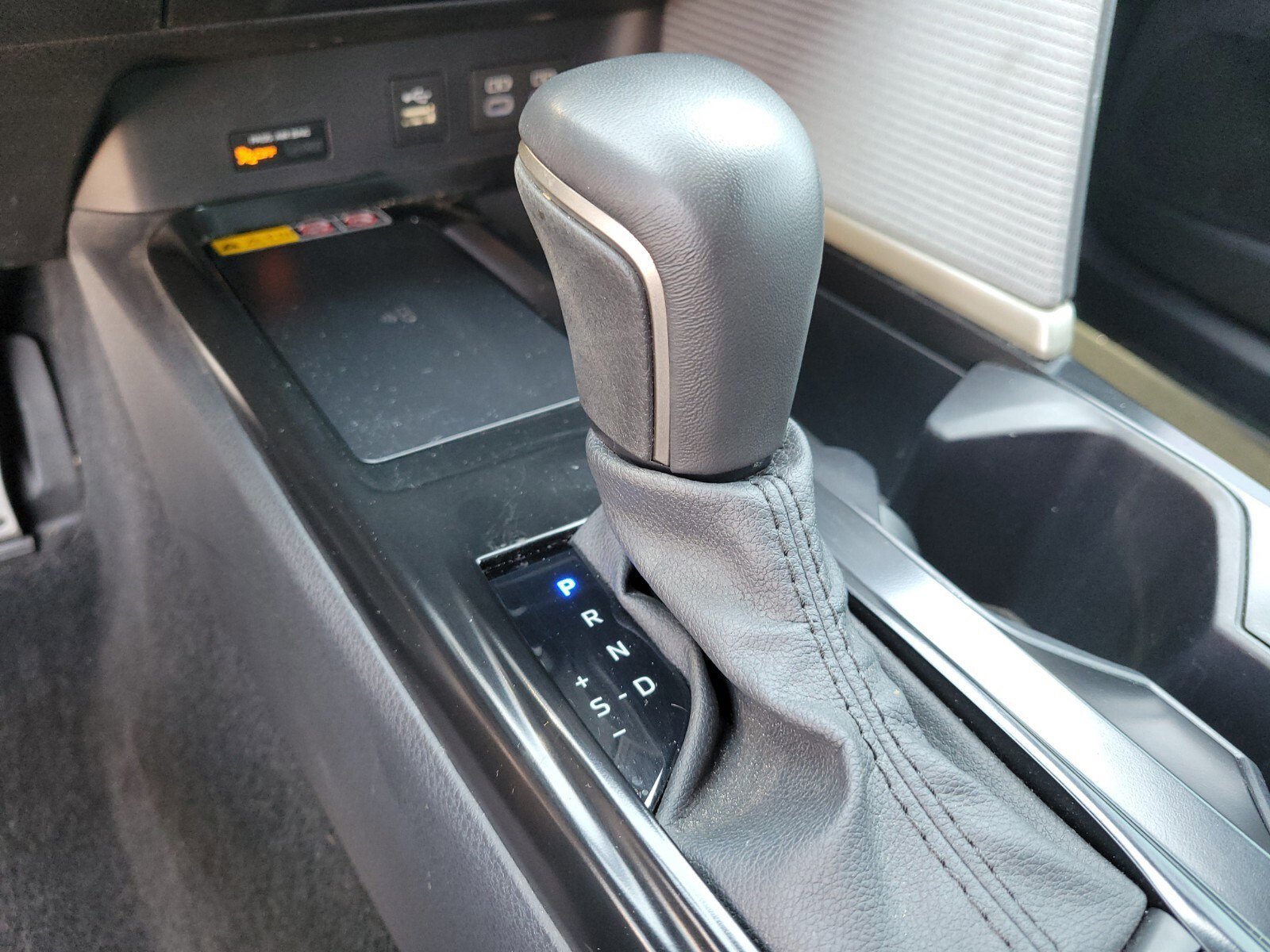 Used 2025 Toyota Camry SE image 25